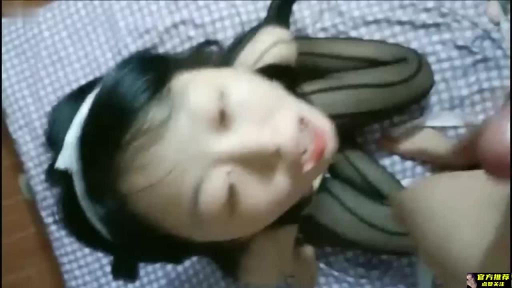 【颜射骚表姐】劲爆！阳痿男忽悠母狗表姐颜射疼的哭喊 预览截图 10