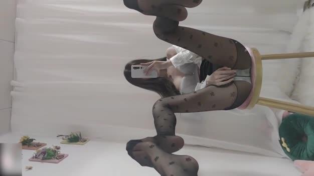 [微博网红]B站粉葡萄丝足控福利丝足控福利长腿御姐，cosplay丝足诱惑，露奶摸奶，假JB1 预览截图 7