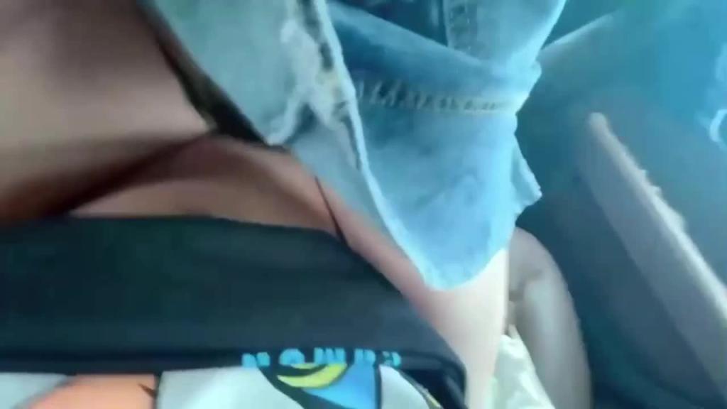 【兄妹乱伦】带妹妹去户外车震,去广场门口做爱,嫩穴射满精液 预览截图 5