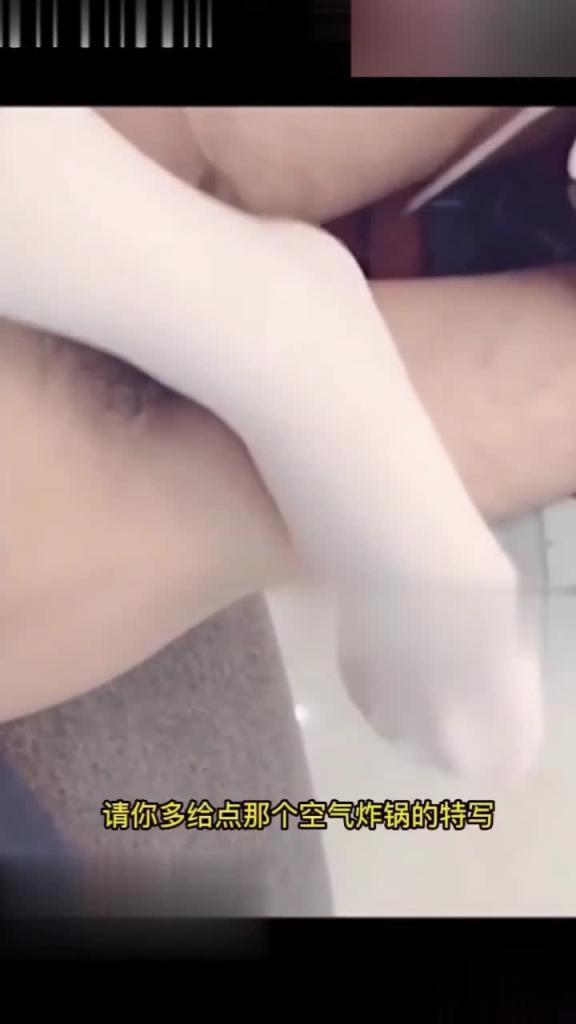 【兄妹乱伦】爸妈没在家偷看妹妹洗澡看硬了闯入爆操 预览截图 5