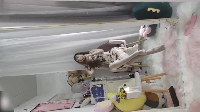 [微博网红]B站粉葡萄丝足控福利丝足控福利长腿御姐，cosplay丝足诱惑，露奶摸奶，假JB 预览截图 1