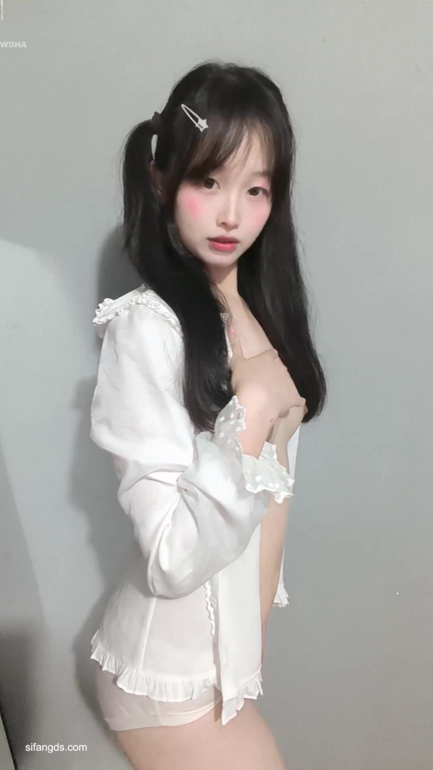 情趣诱惑的小萌萝莉大张开肉穴给大家看~ 预览截图 8