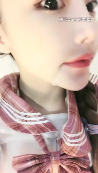 甜美娃娃脸妹子穿学生服卖萌,和炮友激情啪啪 预览截图 8