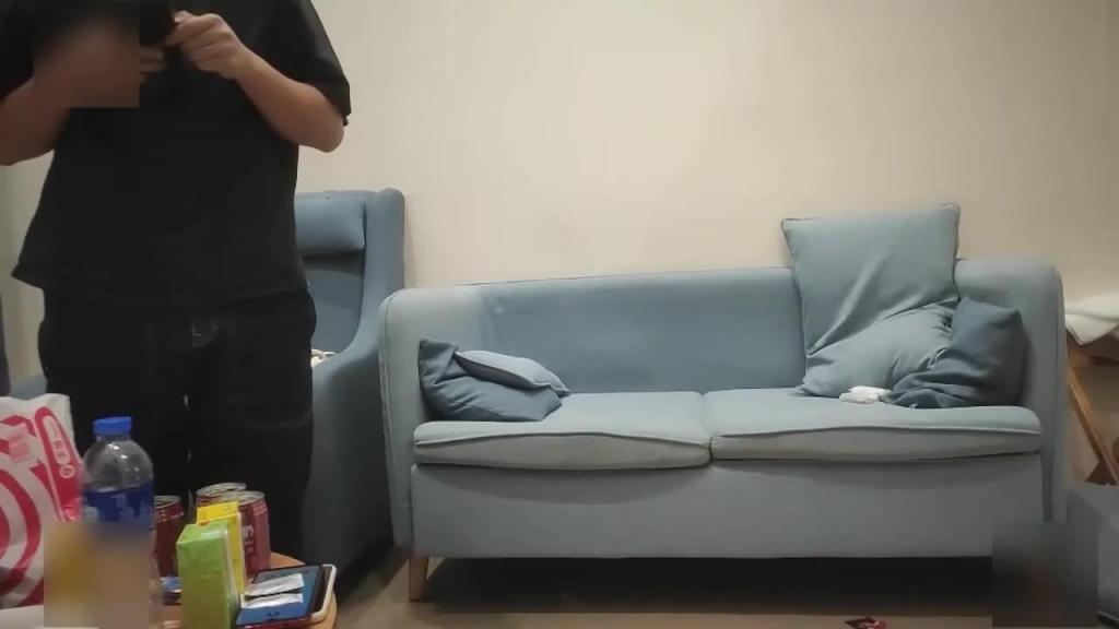 颜值小姐姐,单纯可爱‘老公好痒啊’被老哥双洞齐开,疼出眼泪‘你怎么那么勐’剧烈抽插,啪啪打桩! 预览截图 11