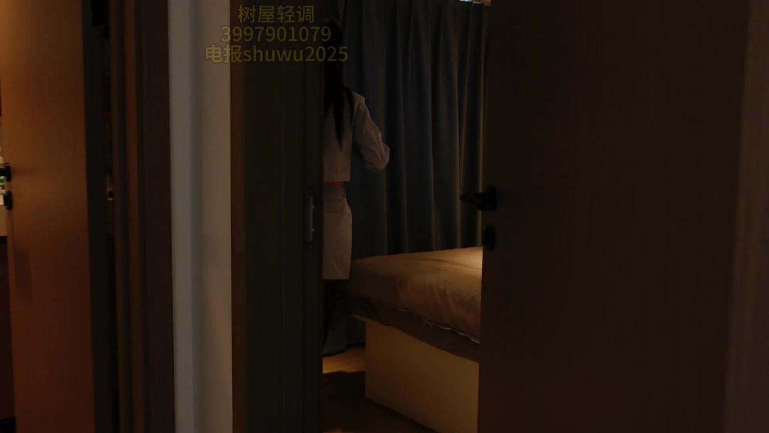 【树屋轻调】新模小青“隐形人的劫难”:获得隐身能力后的小宁潜入小青家开始窥视小青的生活,当这天小青正在和出差的男友电话调情的时候小宁兽性大发将小青KBQJ 预览截图 1