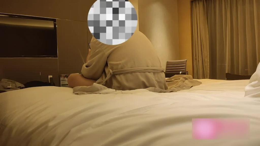 【顶级熟女韵味感拉满！】胸特别大，背着男友出来当鸡，穿上情趣真的太有感觉了，还说被你大鸡巴操的受不了 预览截图 1