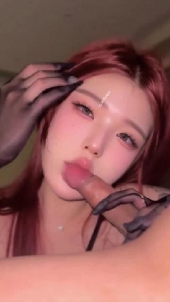 顶级美女的口交实录,拿屌像拿MIC 预览截图 2