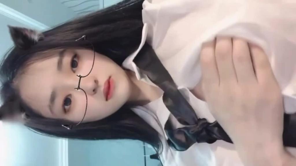 【少女萝莉】极品高中超可爱小萝莉自慰,玩弄白虎无毛嫩穴! 预览截图 1