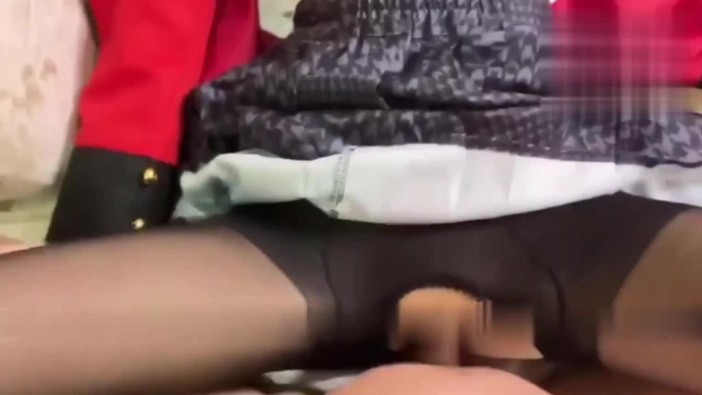 有个喜欢COS的学妹,让我带回家爆操 预览截图 1