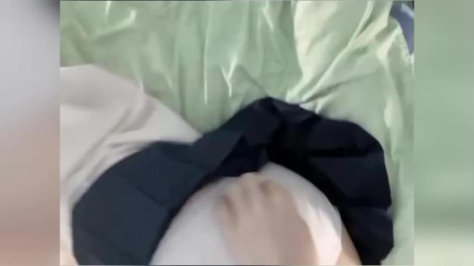 表妹乱伦 表妹和朋友打电话被我按倒爆操_多体位站炮内射 预览截图 5
