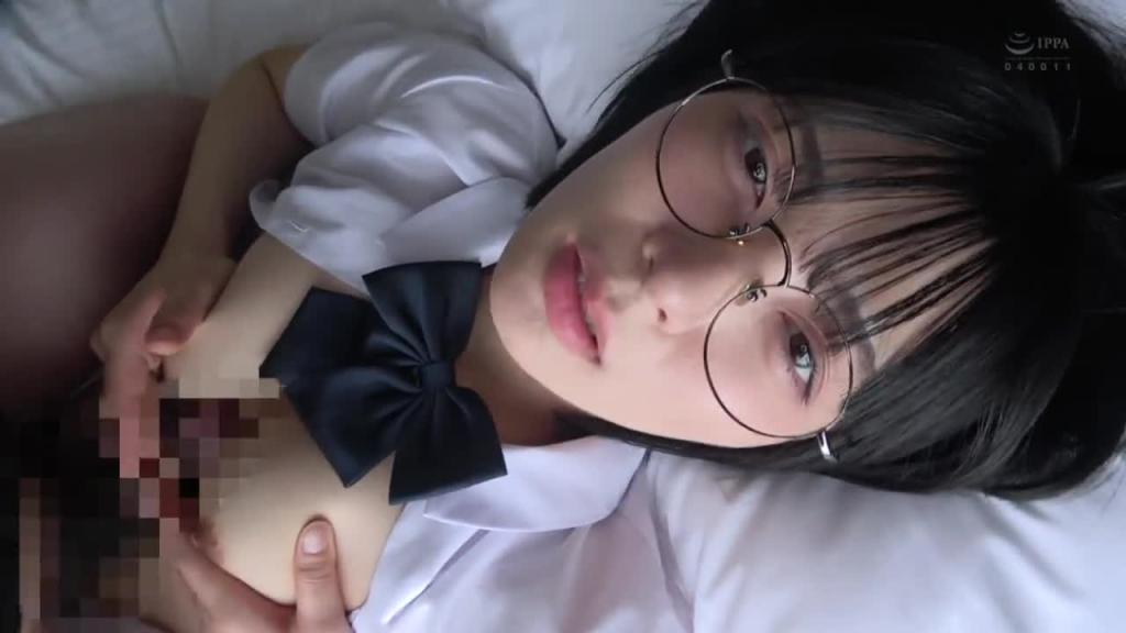 放学后,尖子生是个很棒的女孩,她能接受任何慾望。 「我要你爱到我的喉咙深处。」她用一种脆弱的表情深深地插入我的喉咙。一个受虐狂女孩的爱液滴落下来,她正在享受真正的高潮。虹村由美 APGH-039 预览截图 2
