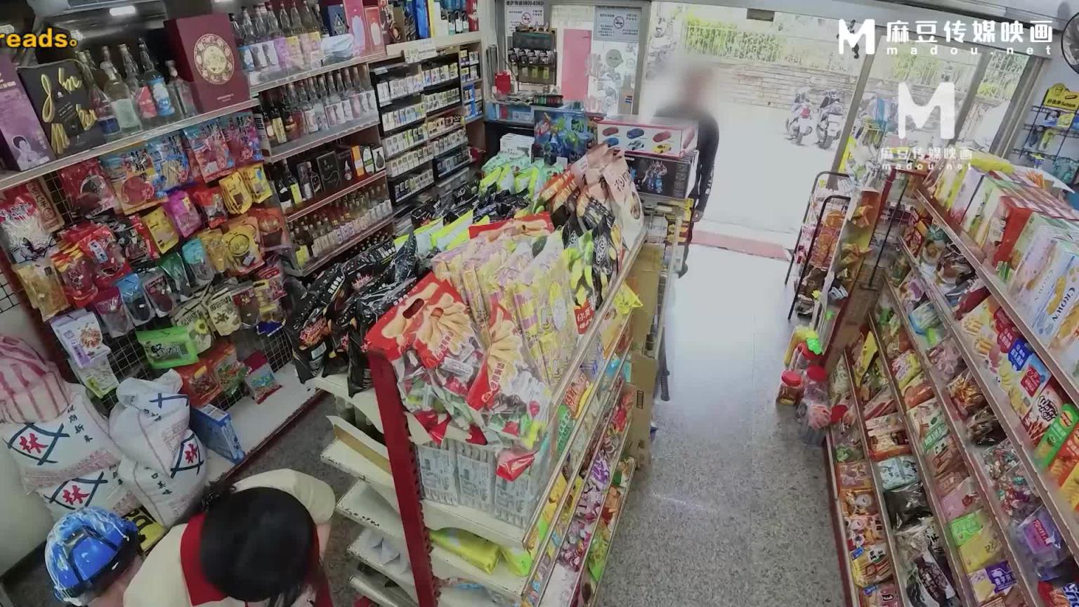 淫行超市，上班偷欢女店员 MDWP-0034 预览截图 2