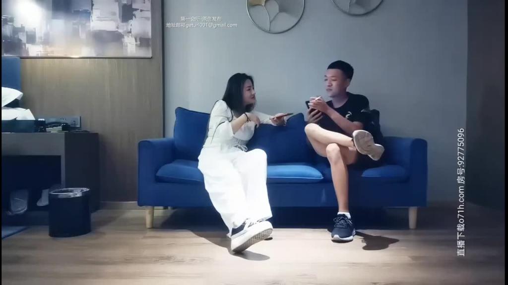 【黄先生探花】外围小少妇,抠穴狂魔附体又舔又插,一对豪乳肆意蹂躏玩爽了 预览截图 1