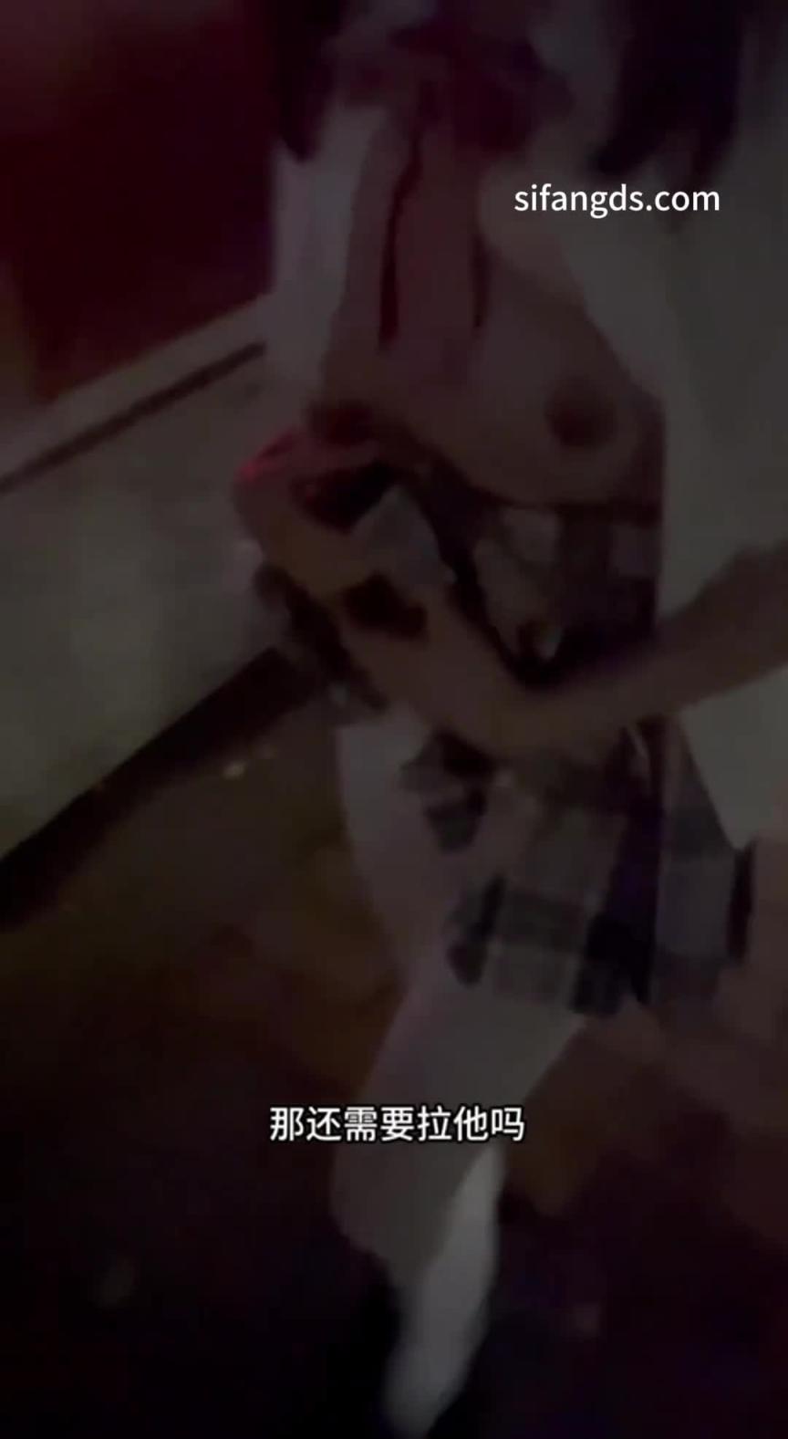 【清华北大不如胆子大】澳门旅行警厅旁露出!清纯反差婊,萝莉叫床特别好听!内射后还骑乘上去把精液弄出来 预览截图 2