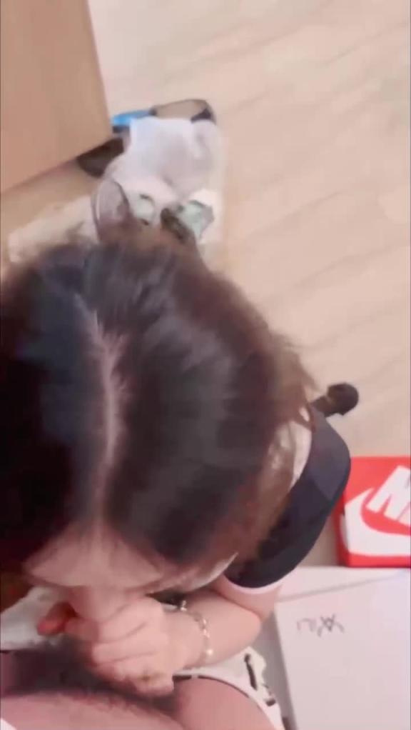 【操酒吧现役舞女是什么体验?】鸡巴插进抖动屁股是什么神仙享受,绝品第一骚,无套射一次,嘴巴也得吞一次 预览截图 6