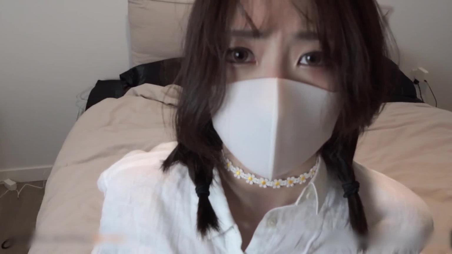 【蒙面女孩系列】玩偶姊姊 极品身材出门度假就是要尽情操这红通通的逼 预览截图 1