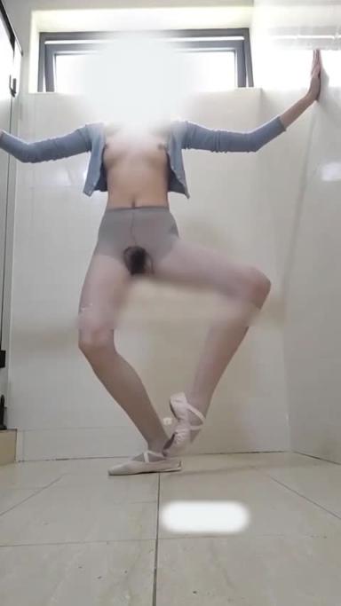 演出前都会帮男舞伴解决一次防止勃起尴尬 预览截图 3