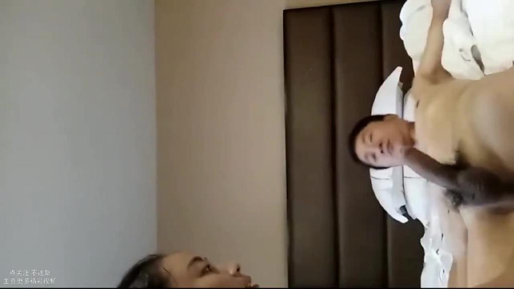 3/3巨乳人妻偷情同事爽的嗷嗷叫，逆天巨乳摇摆 预览截图 3