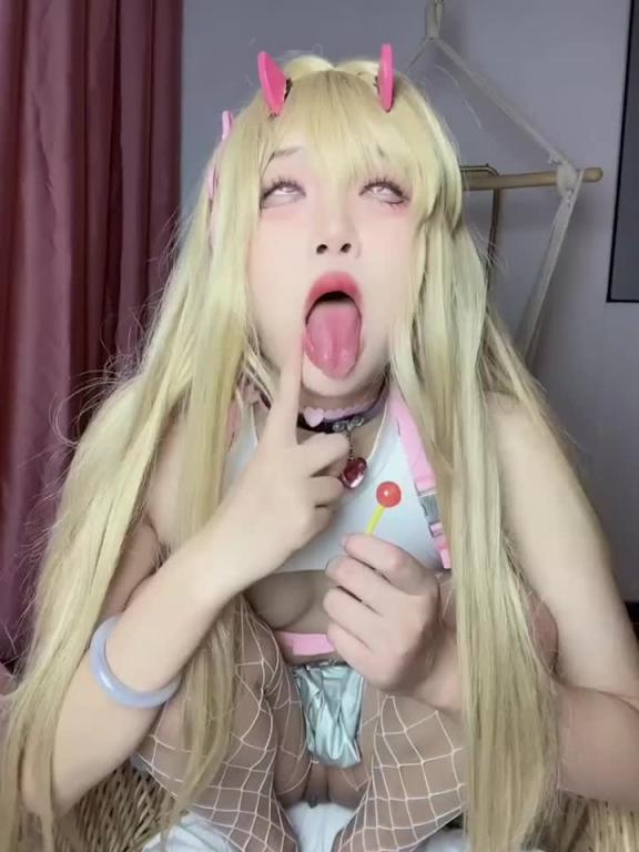 极品女神们cosplay电眼巨乳诱惑,光存在就让鸡巴硬了 预览截图 8