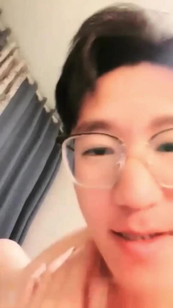无套抽插漂亮人妻 懂得真多又超会骑 预览截图 10