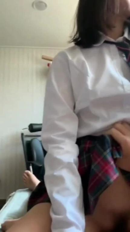 【重磅来袭】父女不伦,放学回家的女儿被父亲内射 预览截图 11