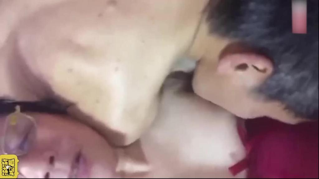 【祖孙三代乱伦】妈宝男与妈妈和姥姥颠覆三关 预览截图 3