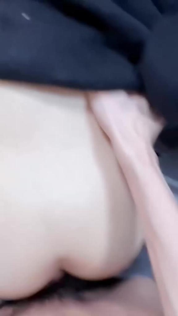 乱伦妹妹,强行按住在厨房吃外面的妹妹,厨房操玩房间操,淫声传遍整个房间 预览截图 5