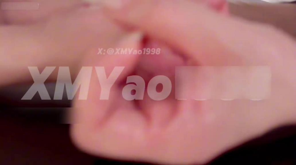 自购推特绿帽大神-闺蜜第一次吞男友精液，射在屁股上，还被蹭高潮了，都这样了就是不给真插到底为什么？ 预览截图 5