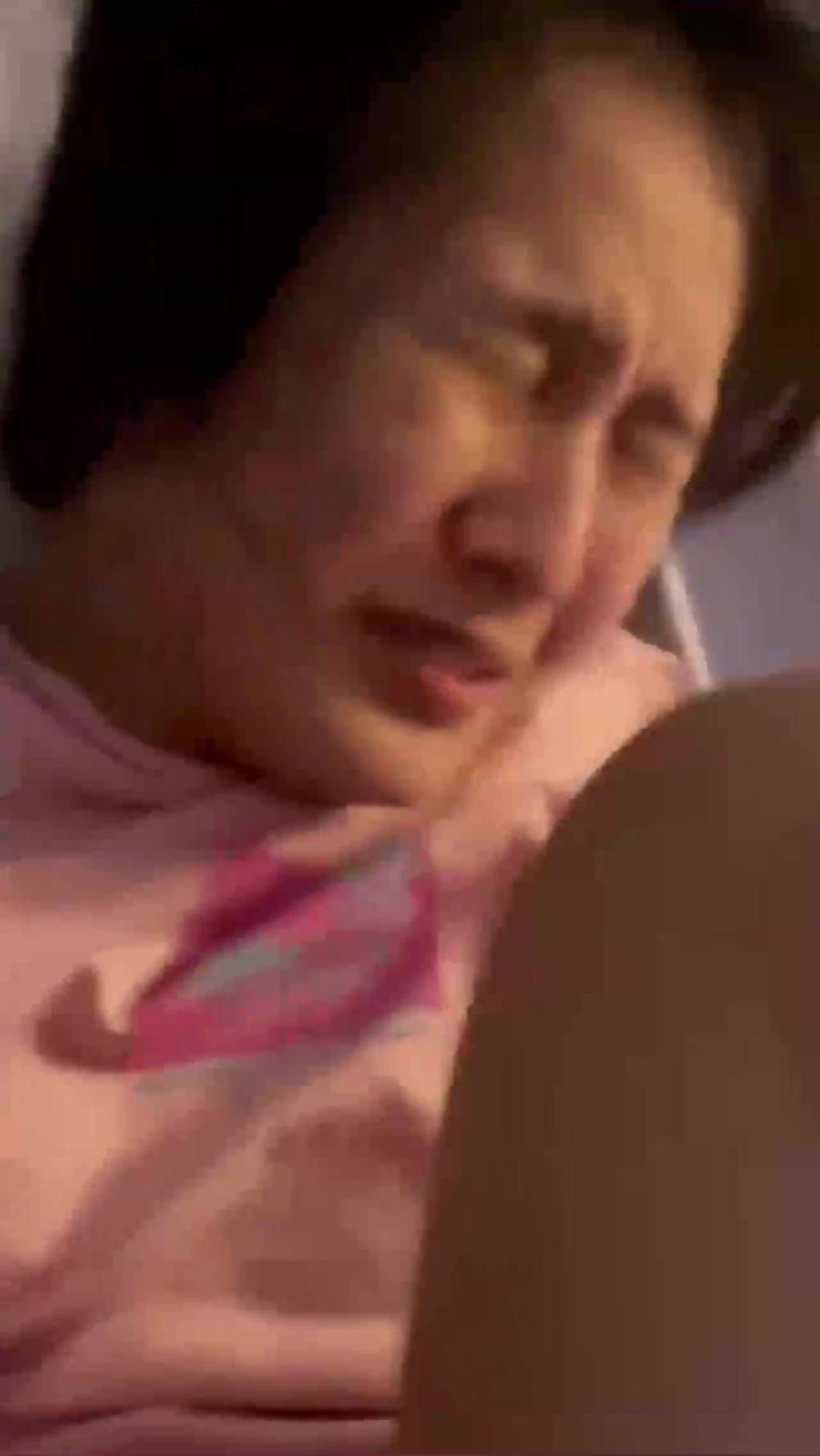 清纯可爱的大学生妹子被男友拉到酒店直接爆操抽插,强制操到高潮,妹子即爽快又疼的被操哭了 预览截图 8
