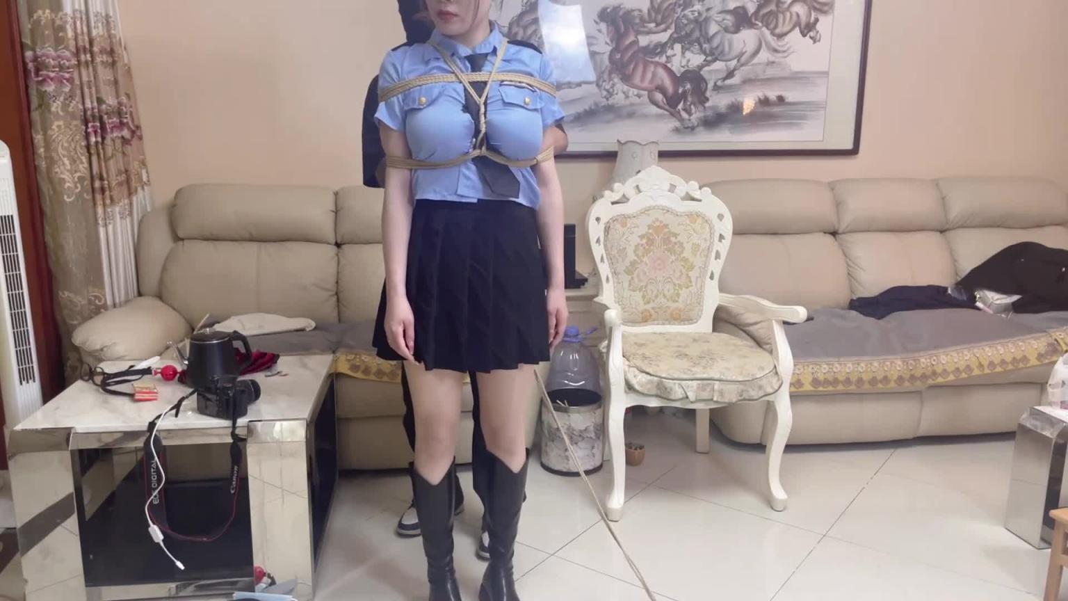【贝特原创】精彩制服剧情 长靴御姐女井安慈被诱骗绑架陷落 折磨 预览截图 4