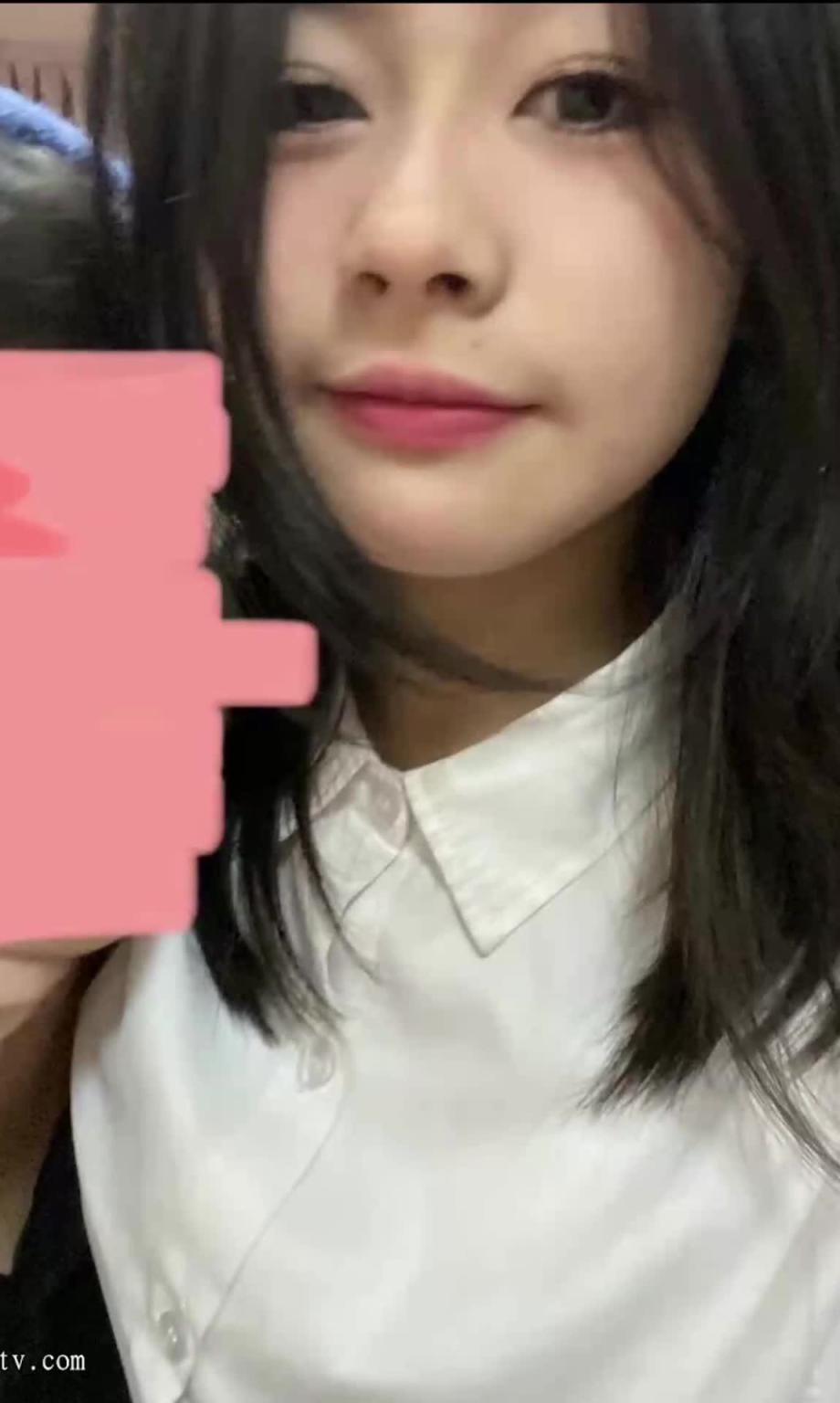 早上出游晚上做爱正妹校花不小心被我顶太深了 预览截图 1