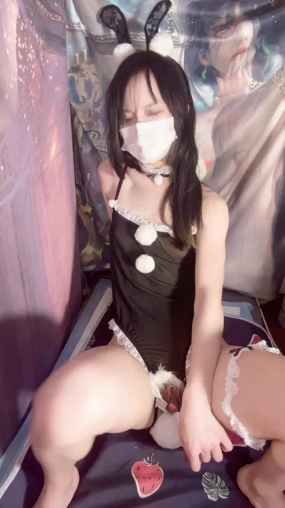 萝莉自慰双洞齐开 预览截图 9