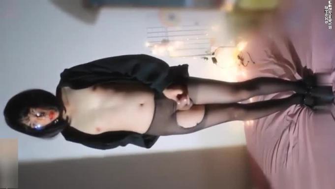 诱惑极品眼镜娘,女友不在的日子里换上女装发骚自摸 预览截图 7