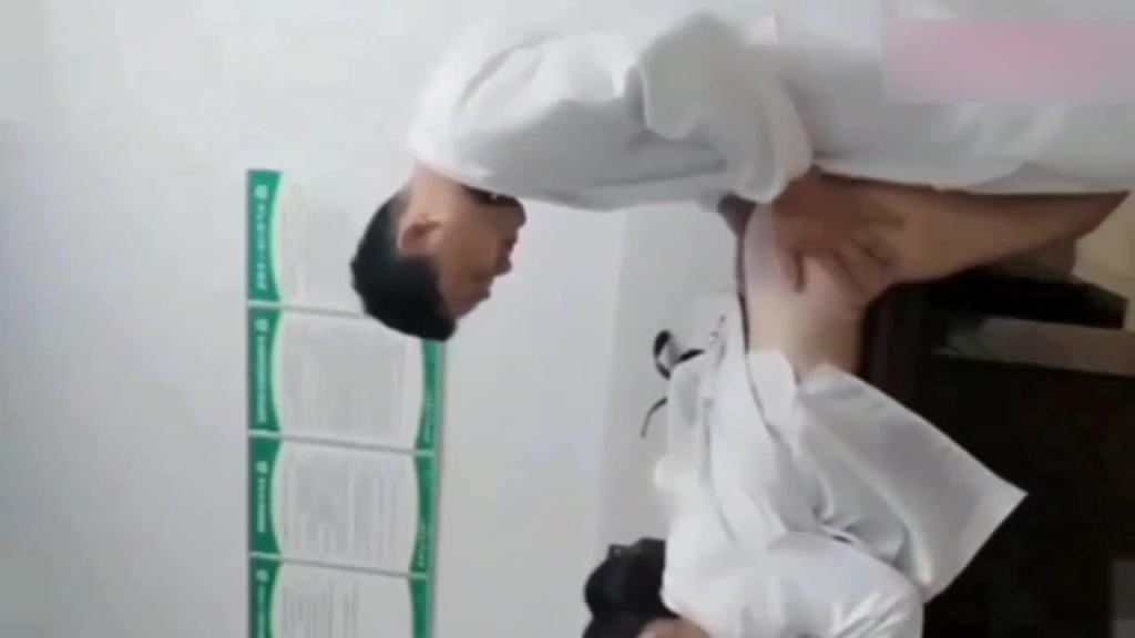 【黑料医生合集】医生偷奸+窥视瓜+生孩子+偷情口交病人 预览截图 9