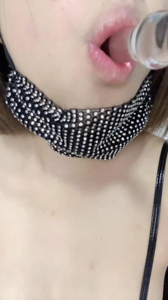 皮衣JK自慰粉逼 预览截图 4