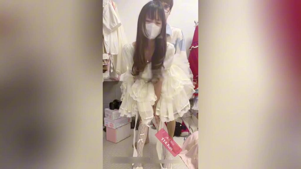 【白丝少女】淫慾反差小母狗白丝lo鞋 翻裙子后入抽插白虎骚逼 爱吃爸爸大鸡巴 勐怼骚逼高潮喷尿 对白淫荡 预览截图 8