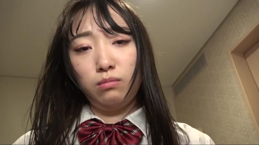 美少女中出总集编 明明有心爱的男友...却被其他男人大屌插入中出的女学生 5名收录 FNTR-007 预览截图 4