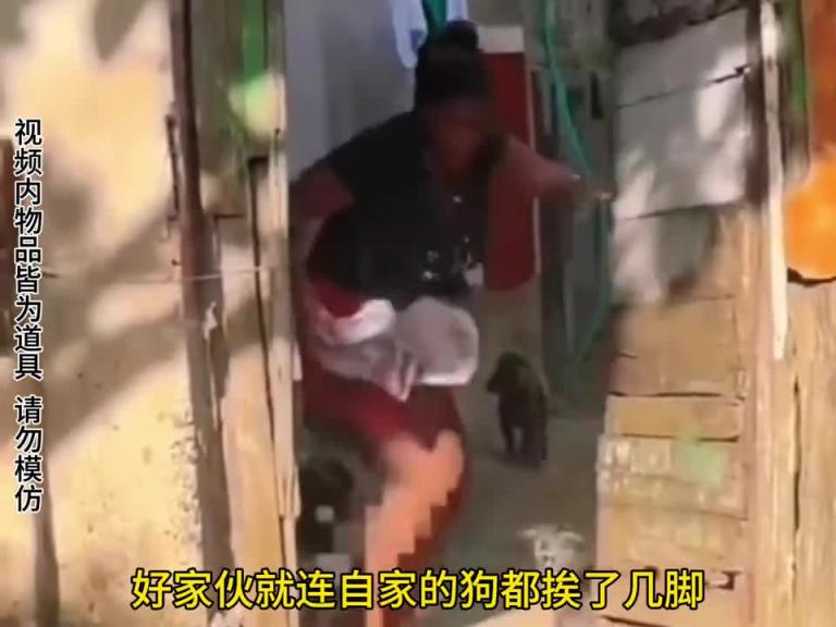 脚下突然出现一个大蜘蛛,路人会有什么反应 预览截图 6