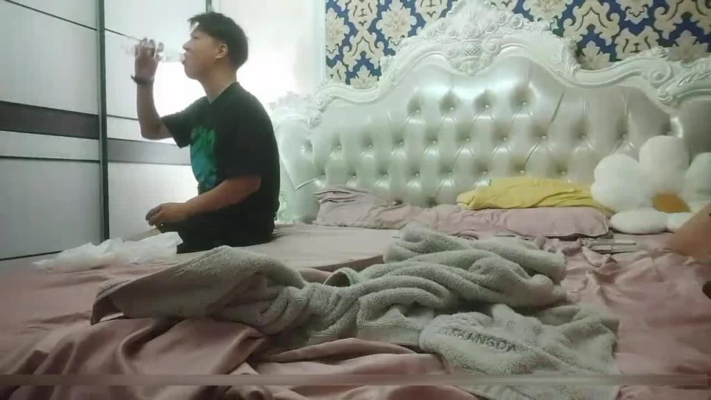 绿帽换妻新人夫妻4P轮操颜值不错少妇一线天肥美鲍鱼2 预览截图 12