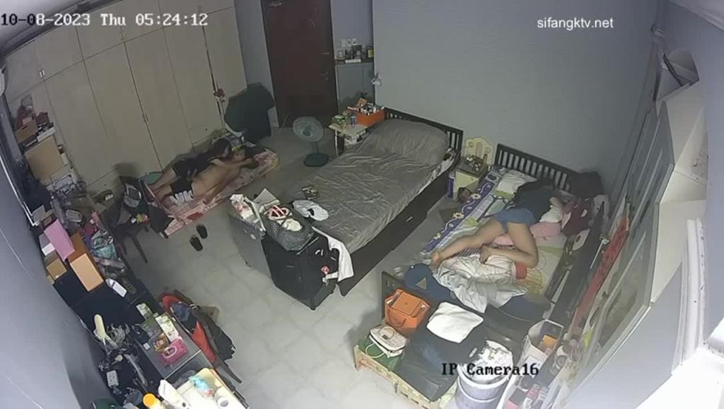 【当面偷情】姐姐趁妹妹睡觉在旁边勾引妹夫口爆！妹妹被声音惊醒无奈转身装睡，越想越生气爆出监控！ 预览截图 9