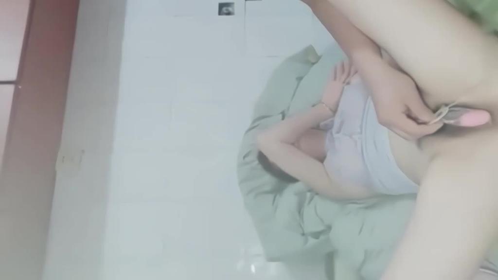 某音大网红,早期绿帽下海直播,视频疯传全网 预览截图 2