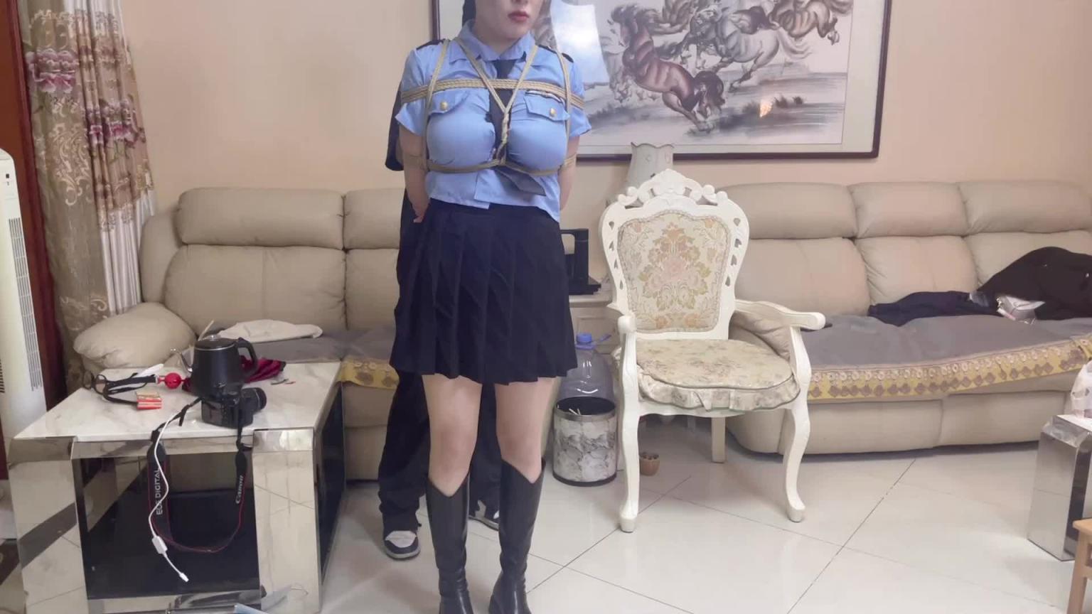 【贝特原创】精彩制服剧情 长靴御姐女井安慈被诱骗绑架陷落 折磨 预览截图 5