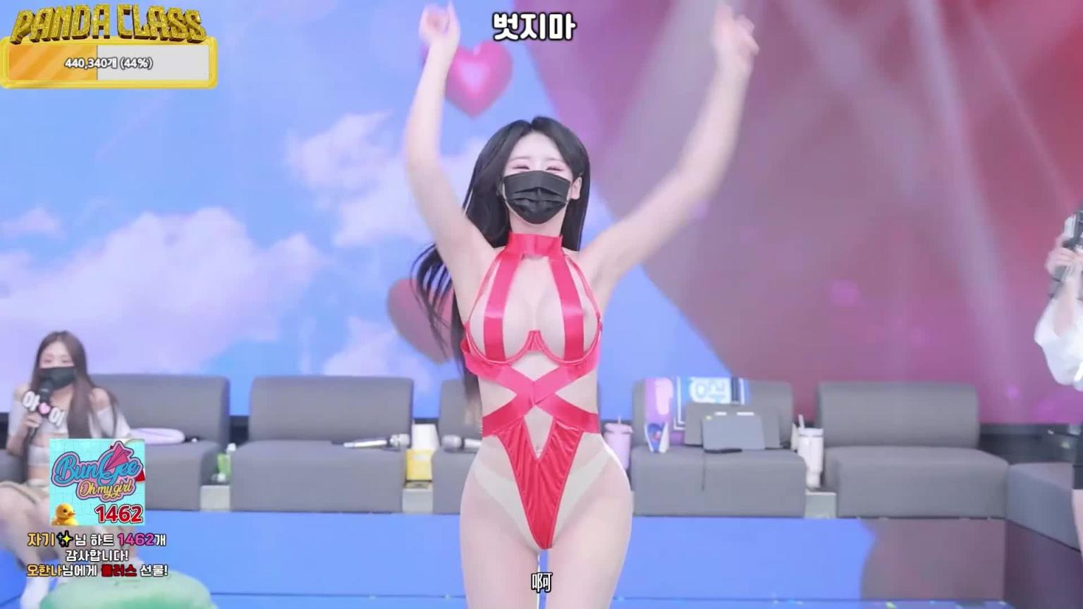 韩国骚货们 情趣露奶热舞 预览截图 7
