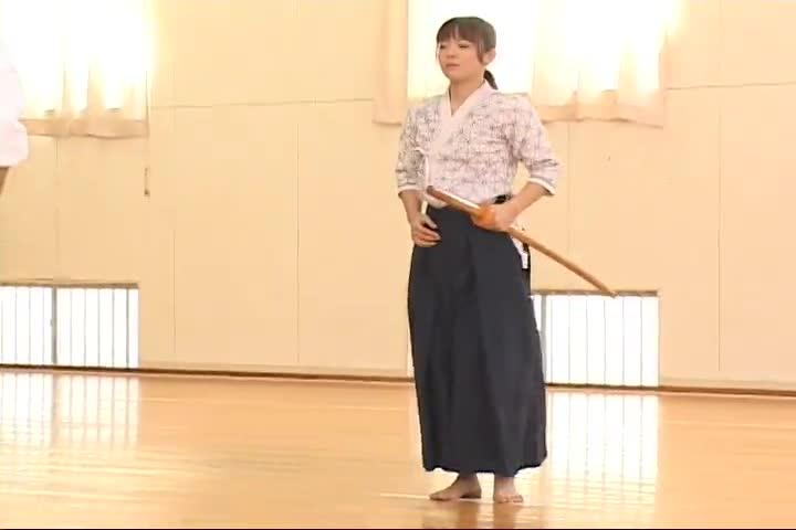 货真价实！！而且超级美！！现役剑道选手震撼出演AV！！花宫亚美 SDMS-378 预览截图 1