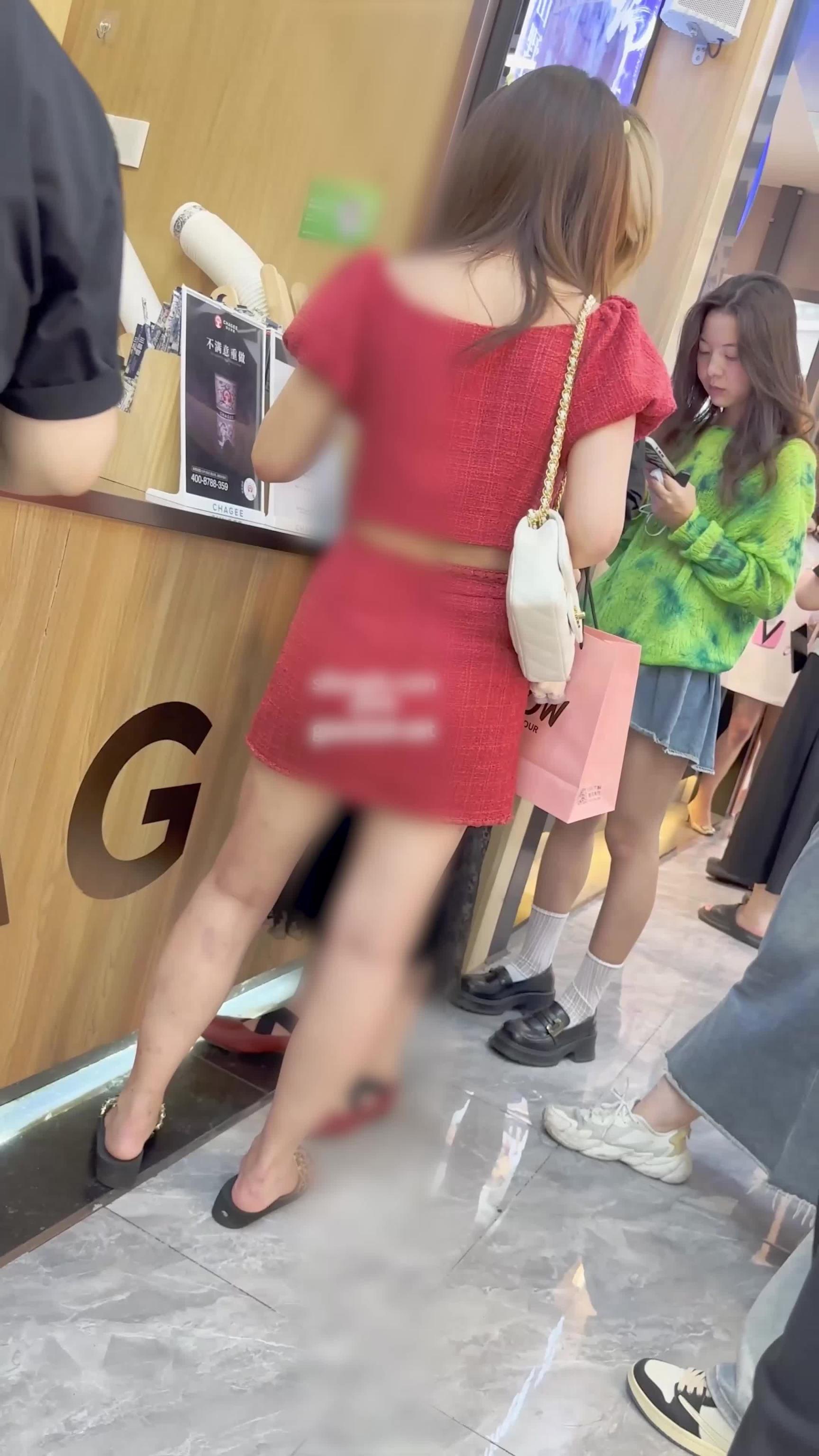 尾随跟拍美女抄底 预览截图 10