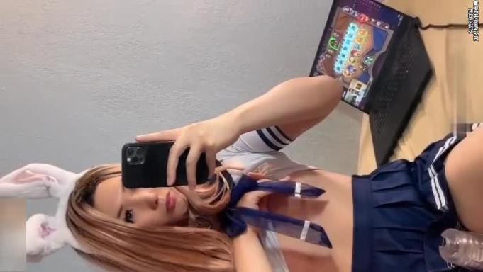 极品御姐美妖，性感学生制服诱惑玩射坚挺妖棒 预览截图 3