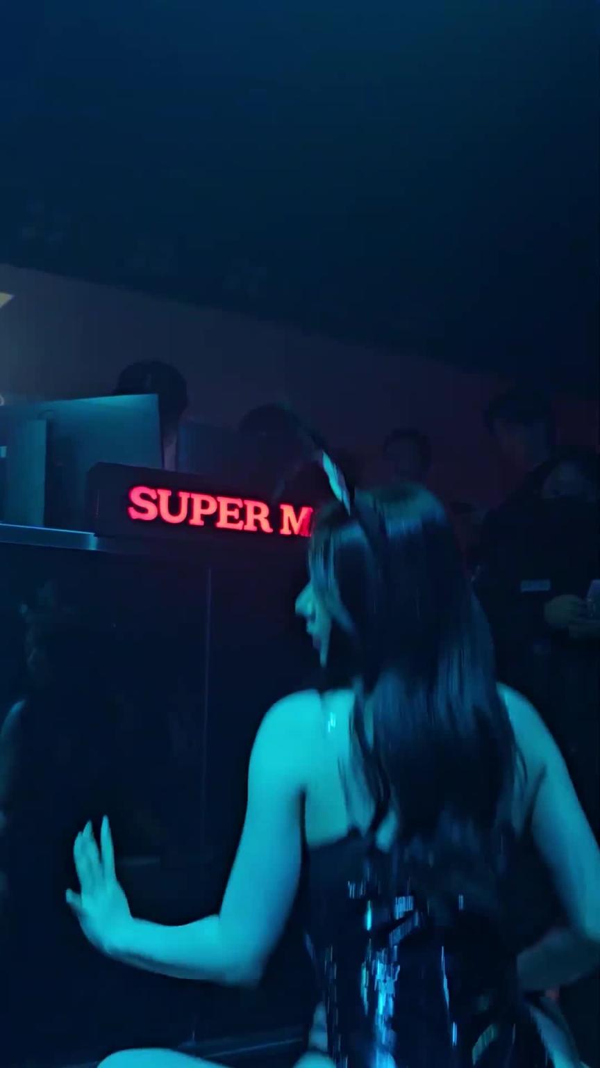 CLUB SUPERMOON X FLY WITH ME 韩国夜店可以看到辣妹穿着兔女郎大跳艳舞 预览截图 5