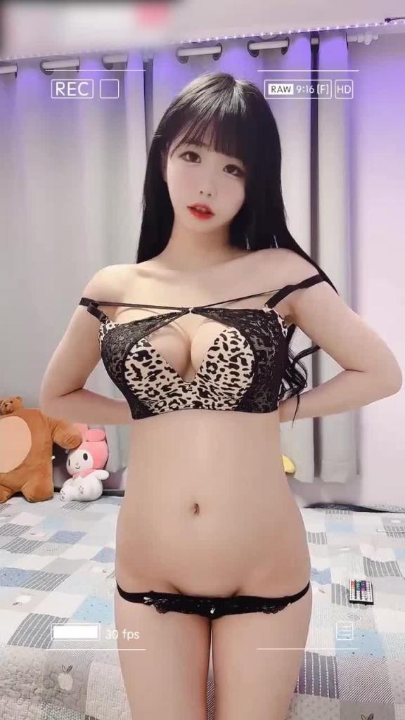 91大神 极品正妹豹纹内衣美乳诱惑 预览截图 5