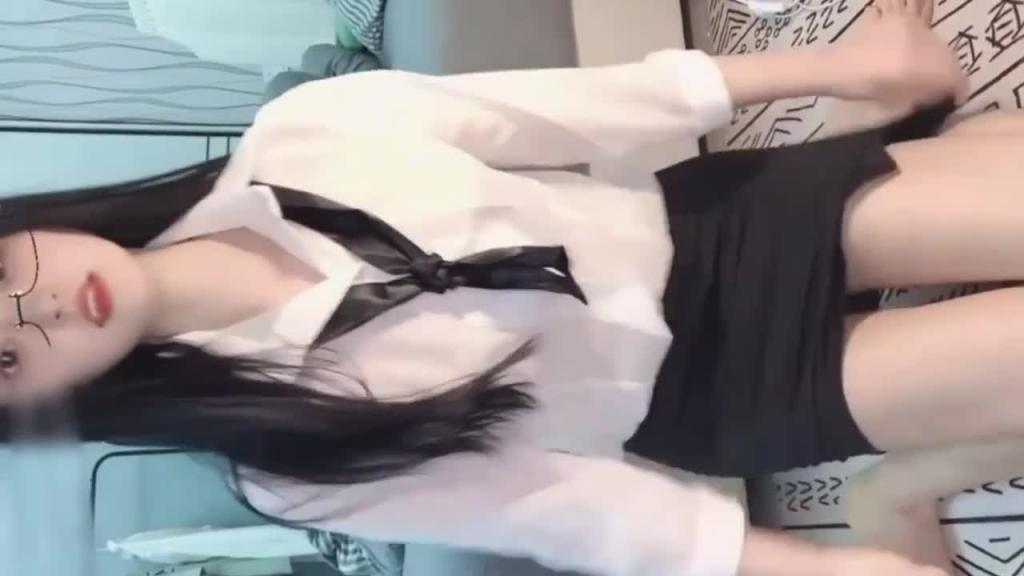【少女萝莉】极品高中超可爱小萝莉自慰,玩弄白虎无毛嫩穴! 预览截图 3
