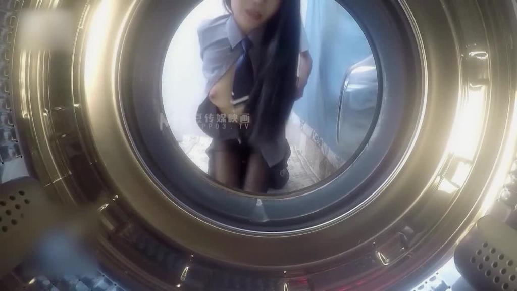 麻豆 物业小姐黑丝诱惑 预览截图 4